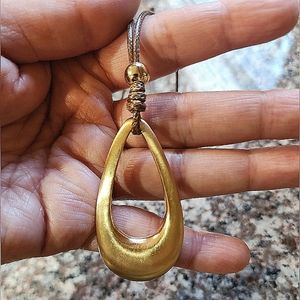 Long gold pendant necklace